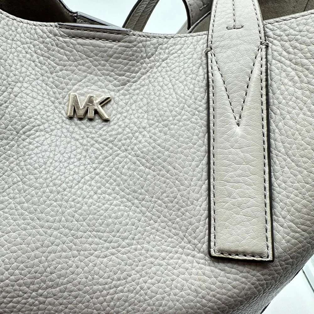 Michael Kors Junie Large Pebble Leather Tote Bag Pearl Grey - Picture 12 of 14